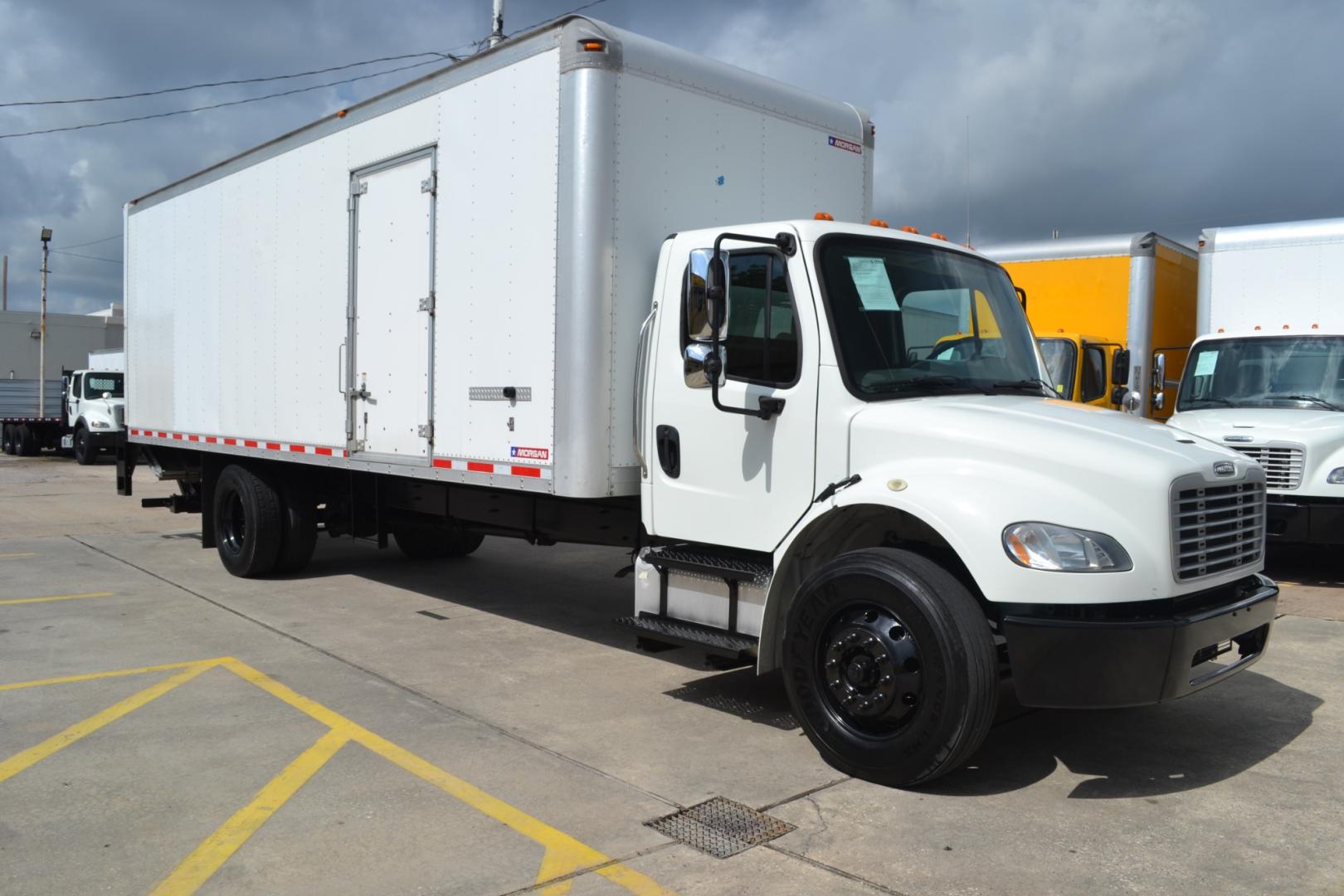 2018 WHITE /BLACK FREIGHTLINER M2-106 with an CUMMINS B6.7L 240HP engine, ALLISON 2500RDS AUTOMATIC transmission, located at 9172 North Fwy, Houston, TX, 77037, (713) 910-6868, 29.887470, -95.411903 - Photo#2